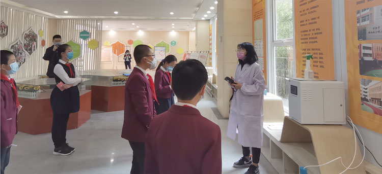 助力教育防疫| 沙坡小學(xué)春季開學(xué)第一課堂邀請(qǐng)信點(diǎn)醫(yī)療消毒技術(shù)專業(yè)老師為學(xué)生進(jìn)行酸化水消毒知識(shí)講解(圖2)